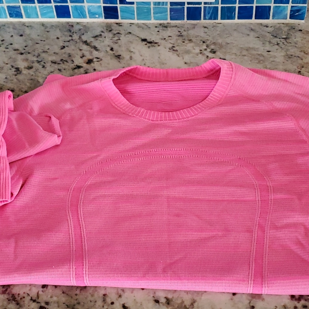 - Lululemon long sleeve size 6